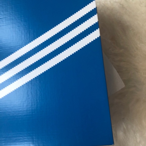 BNWT Rare Adidas Superstars Zebra Print/GOLD SZ 6! - Picture 9 of 12